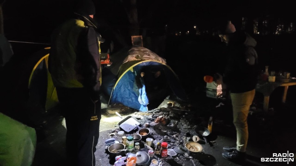 Nocne liczenie osób znajdujących się w kryzysie bezdomności [ZDJĘCIA]