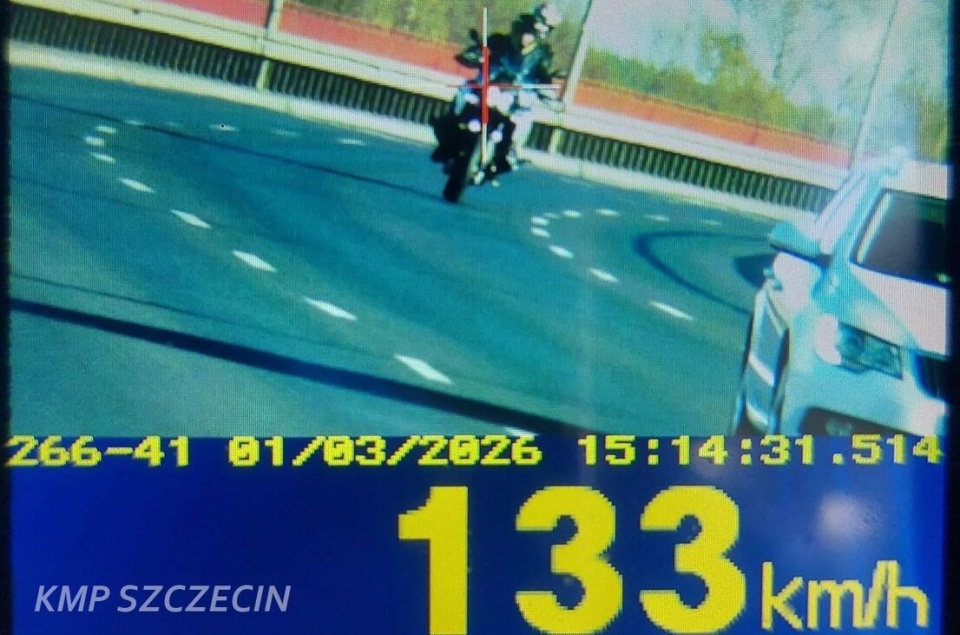 Pędził motocyklem Mostem Pionierów i stracił prawo jazdy