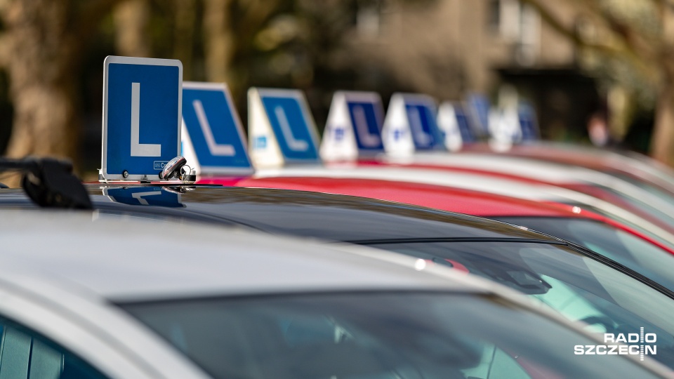 Instruktor nauki jazdy z 17 zarzutami