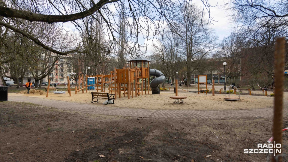 Nowy plac zabaw w parku Andersa [ZDJĘCIA]