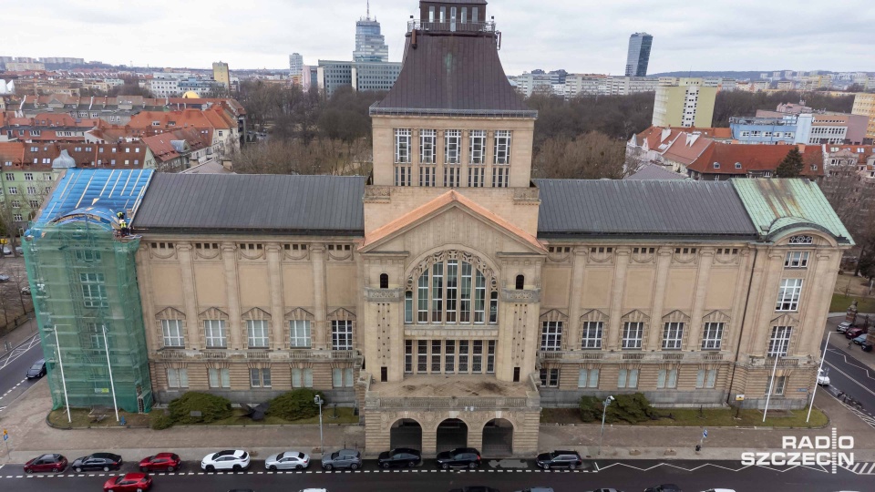 Remont w szczecińskim Muzeum Narodowym zaczął się od dachu [ZDJĘCIA]