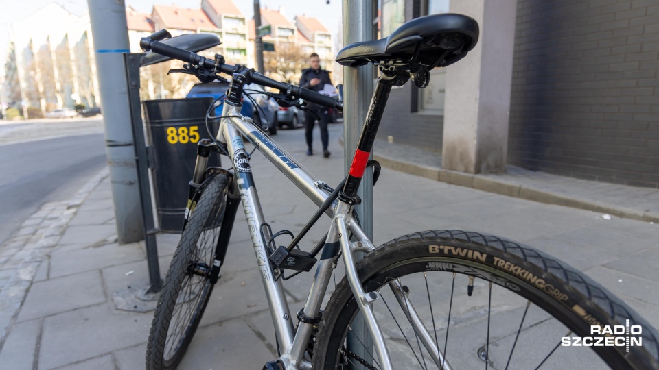 Coraz więcej rowerzystów, eksperci przypominają o przepisach