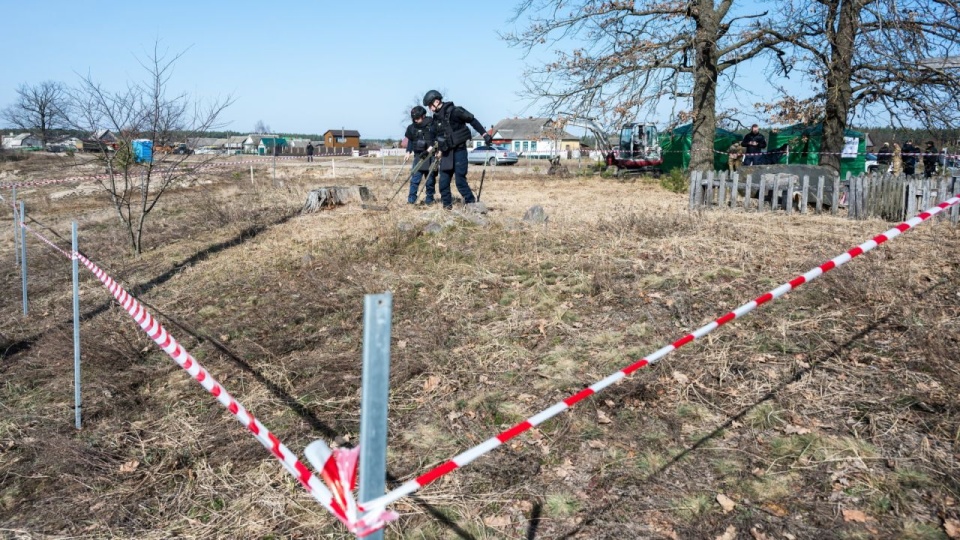 Rozpoczynają się prace poszukiwawcze w miejscu pochówków Polaków zamordowanych w maju 1943 roku, we wsi Ugły, 23 bm. Działania mają na celu odnalezienie i identyfikację ofiar oraz godne upamiętnienie miejsca ich spoczynku. PAP/Vladyslav Musiienko