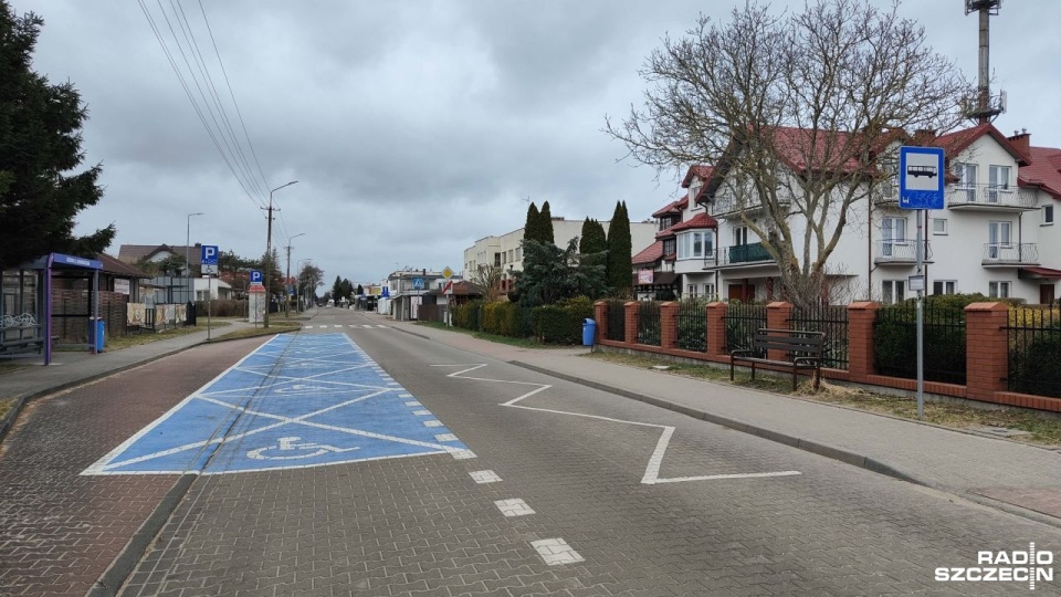 Drogowo-parkingowy absurd pod Kołobrzegiem?