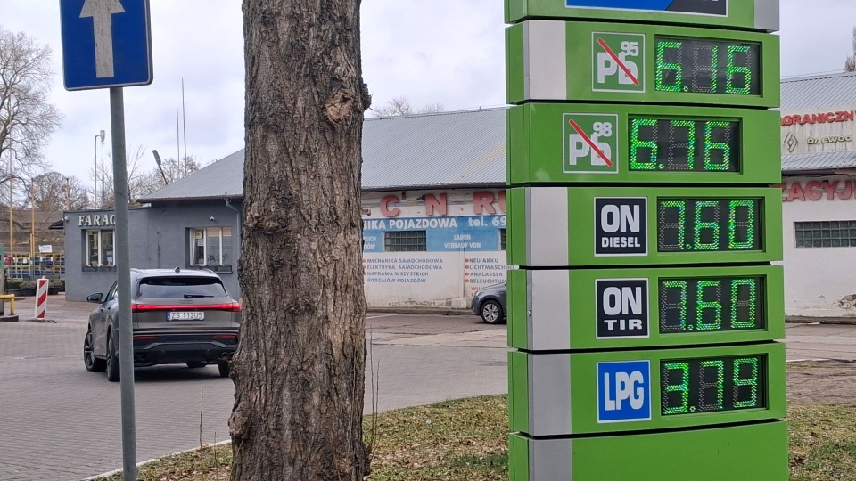 Tłoczno na stacjach benzynowych w Świnoujściu