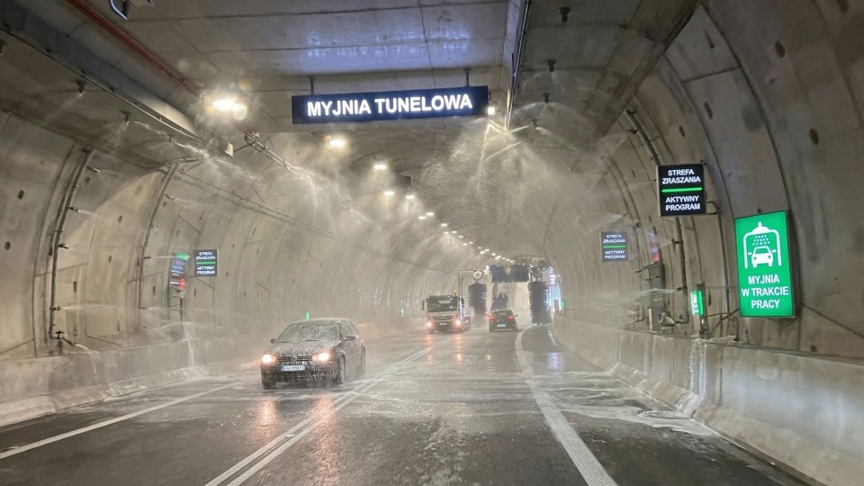 Na wjeździe do świnoujskiego tunelu pojawią się myjące auta zraszacze