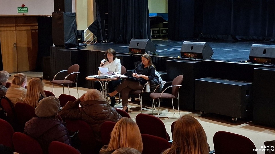 Ławki i huśtawka z drabinkami stała się kością niezgody