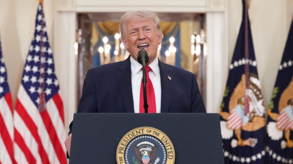 Donald Trump grozi Iranowi zniszczeniem elektrowni i mostów