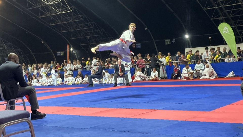 Widowiskowe wykonanie kata Kanku Sho dało Pawłowi Juraszkowi zwycięstwo w wielkoszlemowym Malta Open. Fot. Klub Karate Bushikan