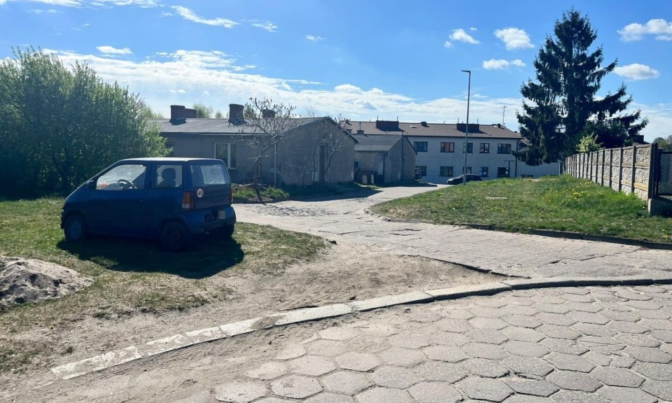 Zostawił psy w aucie. W samochodzie znaleziono coś jeszcze