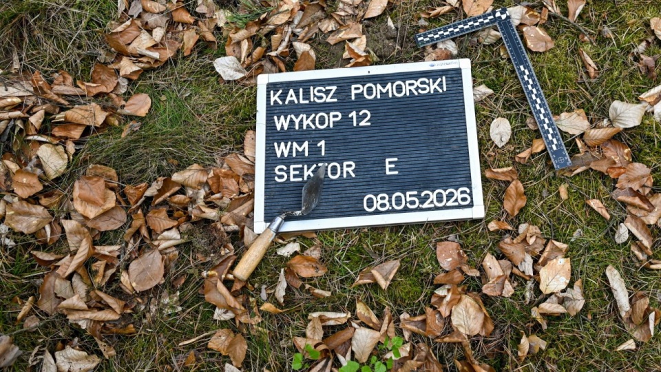 Pion Śledczy IPN w Szczecinie delegatura w Koszalinie wraz z policją prowadzą prace poszukiwawcze mające na celu odnalezienie szczątków ofiar niemieckiego, męskiego podobozu KL Ravensbrueck (Aussenkommando Kallies), 8 bm. w Kaliszu Pomorskim. Więźniowie tego podobozu pracowali przy produkcji zapalników do rakiet V1 i V2. (mr) PAP/Marcin Bielecki