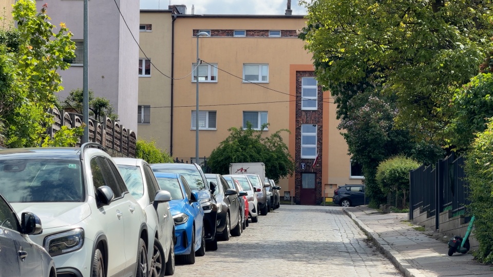 Pogodno. Samochody źle zaparkowane, śmieci nieodebrane [WIDEO, ZDJĘCIA]