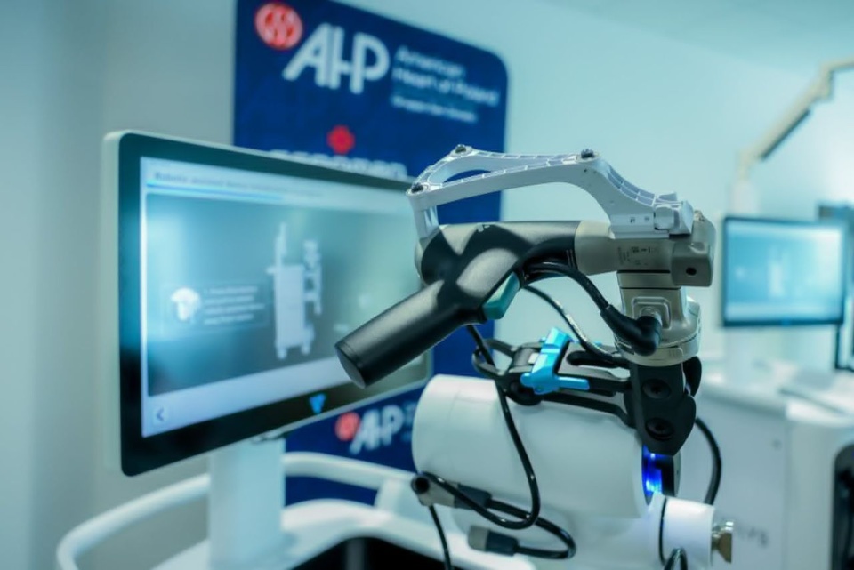 Robot zoperuje kolano