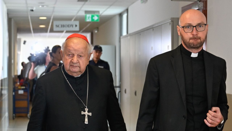 Jednym ze świadków w procesie jest kard. Stanisław Dziwisz. Zdaniem pełnomocników powoda mógł on wiedzieć o działaniach Jana W., ponieważ dostawał sygnały z prośbą o interwencję w tej sprawie od księdza Tadeusza Isakowicza-Zaleskiego. PAP/Art Service
