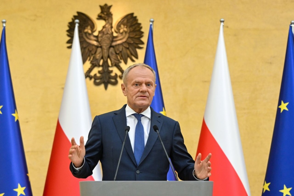 Premier Donald Tusk powiedział, że wielowymiarowy kryzys energetyczny wymaga nieustannego monitorowania, analizowania tego, co się może stać. Fot. PAP/Radek Pietruszka