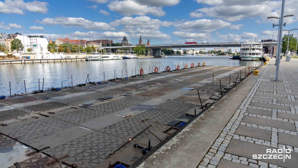 Dwa brzegi Odry połączy pontonowy most [ZDJĘCIA]
