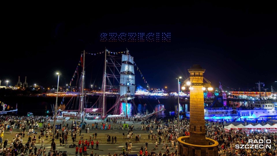 150 dronów na szczecińskim niebie [WIDEO, ZDJĘCIA]