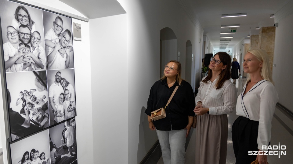 Te zdjęcia pokazują codzienność rodzin z dziećmi z niewidocznymi niepełnosprawnościami [ZDJĘCIA]