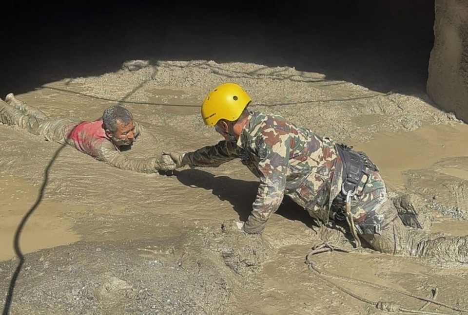 Fot. PAP/EPA/NEPAL ARMY HANDOUT