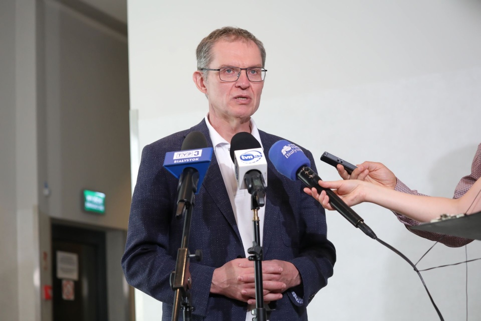 Były więzień polityczny, dziennikarz, działacz na rzecz praw człowieka Andrzej Poczobut udziela wypowiedzi w ramach posiedzenia Rady Naczelnej Związku Polaków na Białorusi. Fot. PAP/Artur Reszko