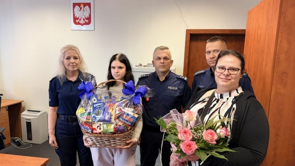 12-latka znalazła dokumety i kilka tysięcy złotych. "Nie zawahała się"