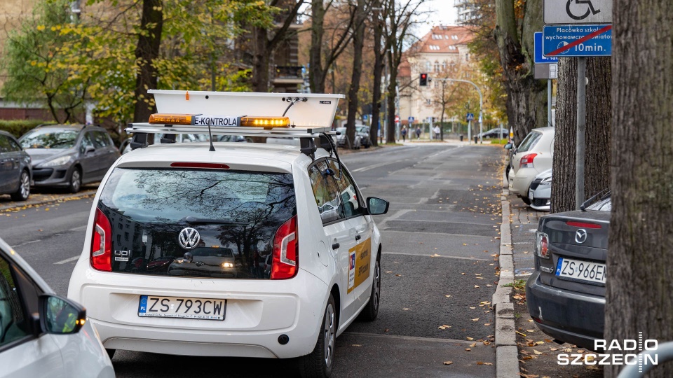 Goście Kawiarenki o możliwych rozwiązaniach ws. kar za parkowanie