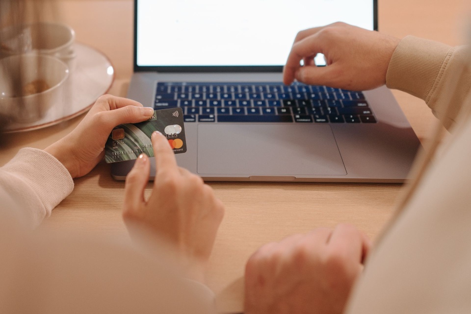 Konta osobiste, konta oszczędnościowe i lokaty – co warto o nich wiedzieć?