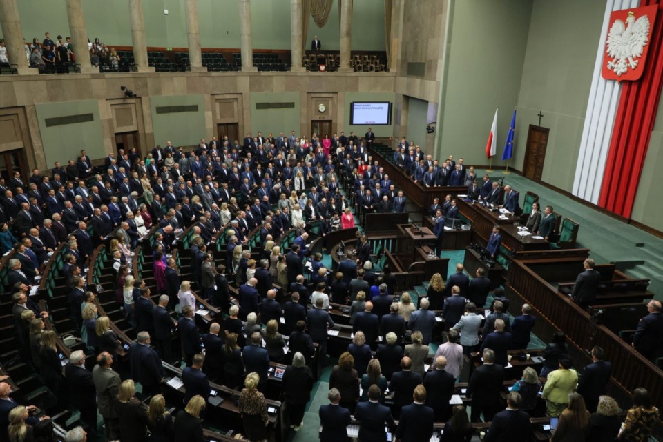 Minuta ciszy w Sejmie po ataku w szkole