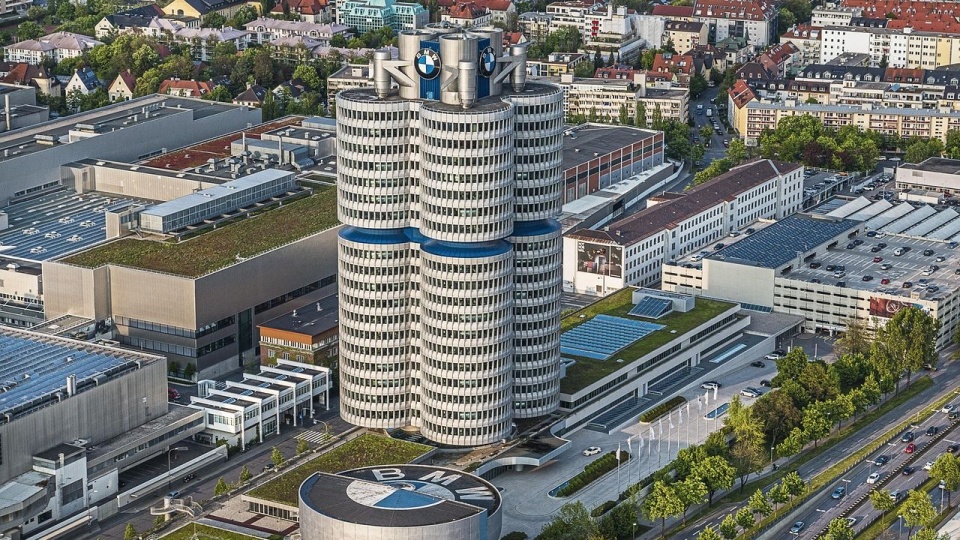 Po decyzji BMW Alternatywa dla Niemiec chce, by przewodniczący landtagu jeździł Teslą. źrodłło: pixabay / designerpoint / CC0 - domena publiczna