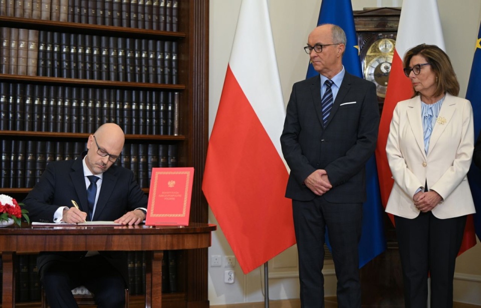 Ślubowanie w obecności marszałków, bez udziału prezydenta
