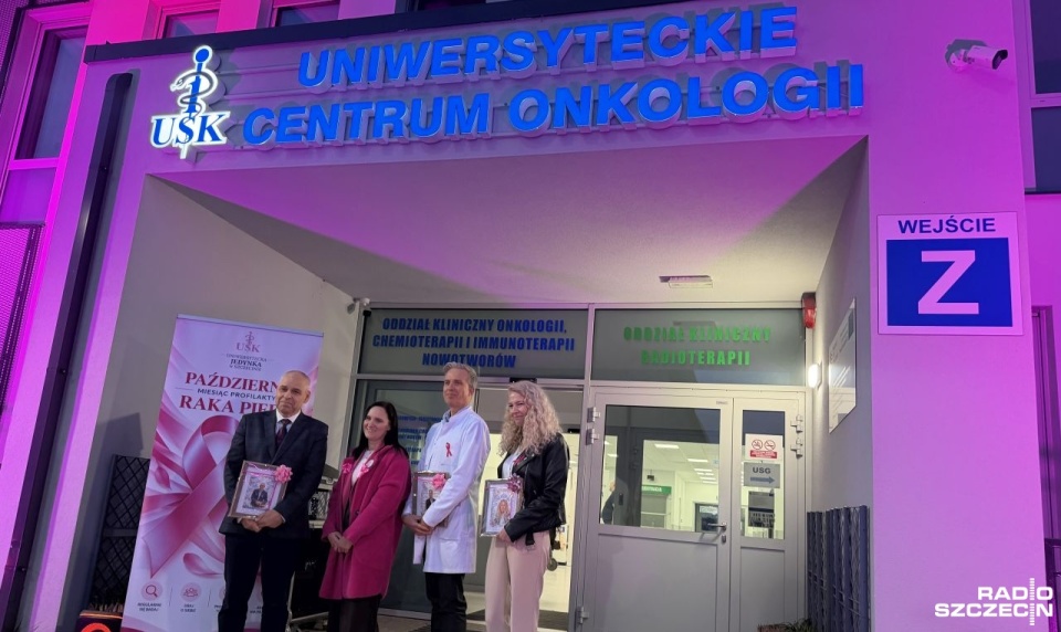 Budynek Uniwersyteckiego Centrum Onkologii na różowo. "Nie bójmy się, badajmy się!" [ZDJĘCIA]