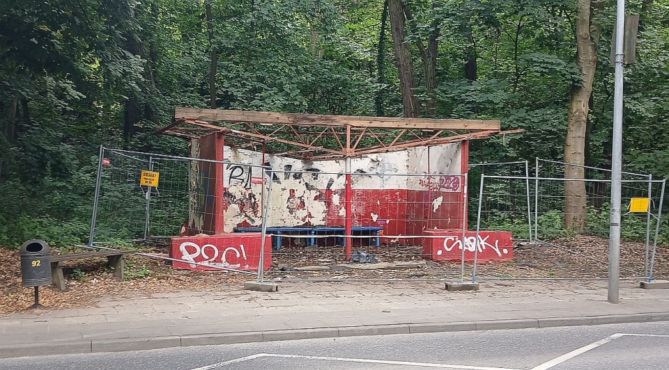 Stara wiata przystankowa została wyremontowana
