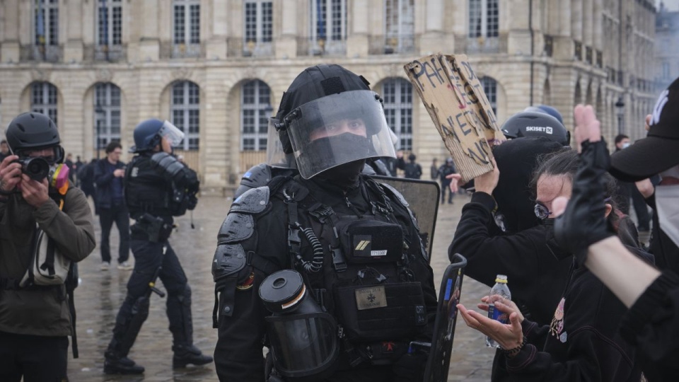 Francja. Tłumy na demonstracjach, mniej zamieszek