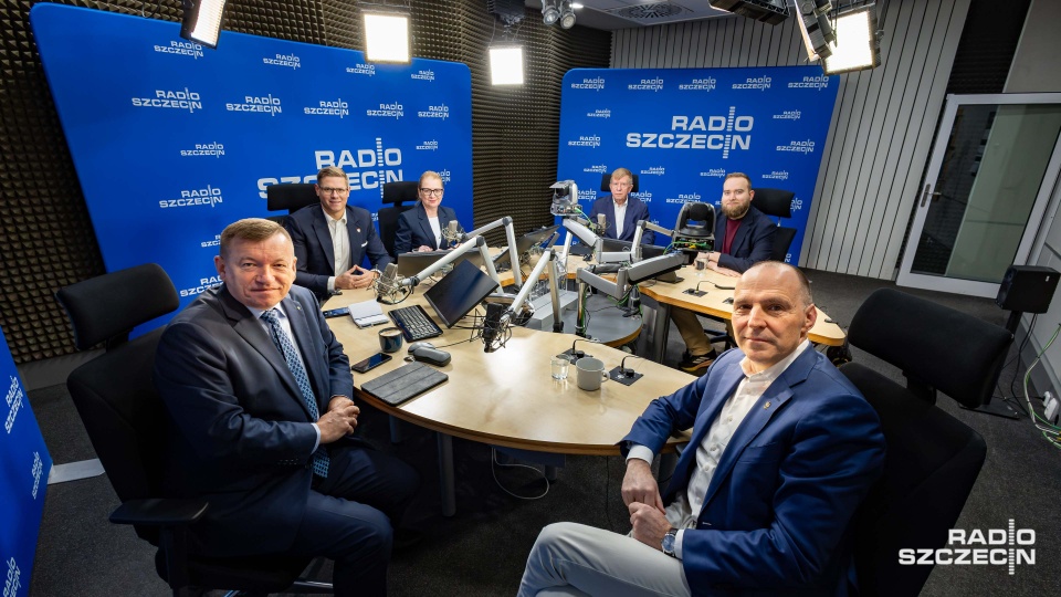 Odejście b. minister w (dość podobnej) optyce wojewody zachodniopomorskiego i posła PiS [ZDJĘCIA]