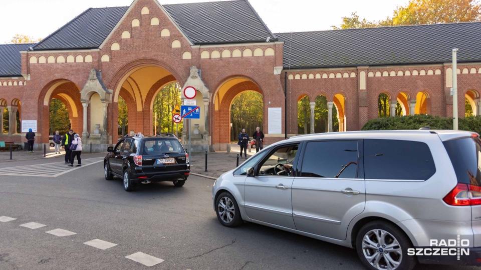 Utrudnienia w rejonie Cmentarza Centralnego w Szczecinie